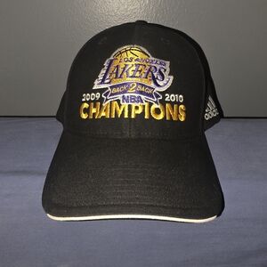 LOS ANGELES LAKERS 2009 2010 BACK TO BACK CHAMPIONS STRAPBACK HAT
